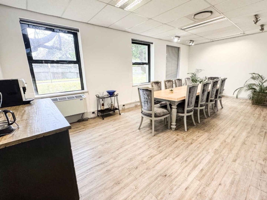 To Let Commercial Property for Rent in Mowbray Western Cape